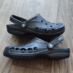 MENS CROCS SANDALS SIZE 7 WOMEN'S SIZE 9